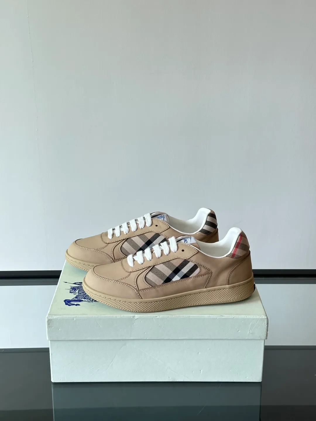 Men's shoes 💰p420 "Burberr＊" men's classic low-top sneakers, reinterpreted with Vintage retro plaid cotton and cowhide materials, decorated with a new brand logo. First-layer sheepskin lining, embossed Burberry lettering logo on the heel, T men's shoes 💰pU original outsole! Code number 38-44 (45 customized)